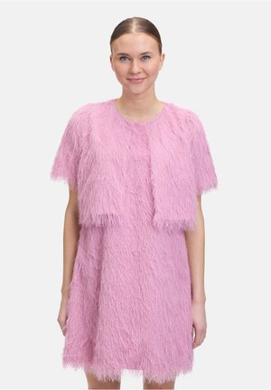 Rosenquelles, flauschiges Kleid aus strukturiertem Material, mit rundem Ausschnitt, kurzen Ärmeln und einer A-Linien Silhouette.