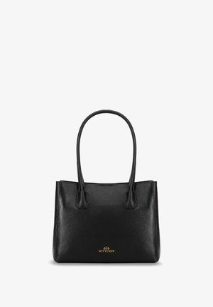 Bolso tote de cuero negro con una superficie texturizada, dos asas largas y un logo dorado en el centro inferior. Forma rectangular sencilla.