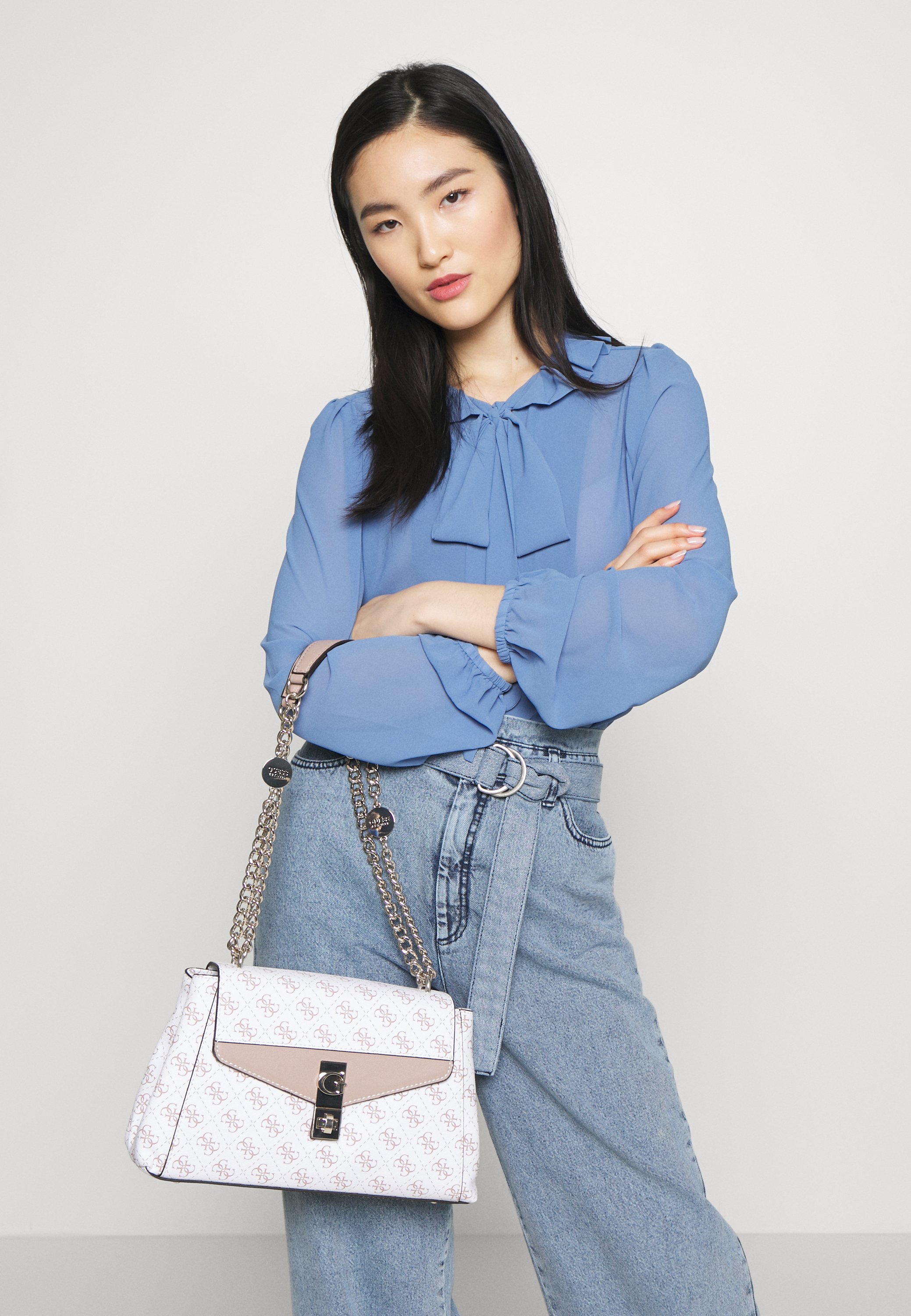 Guess LORENNA SHOULDER BAG Håndveske white Zalando.no Guess LORENNA SHOULDER BAG Håndveske whitehvit Zalando.no