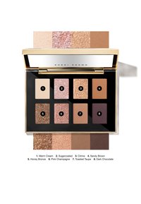 Bobbi Brown øyenskyggepalett med åtte firkantede panner i gull- og svartetui. Fargene inkluderer ulike beige, rosa og brune nyanser, noen med shimmer.