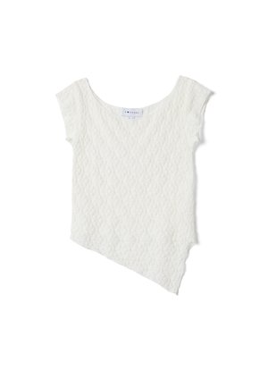 Witte kortärmelig getextureerde top met boothals en asymmetrische diagonale zoom.