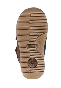 Profilowana podeszwa dziecięcego buta z logo "Primigi", rozmiar 28, z okrągłym elementem amortyzującym na pięcie.