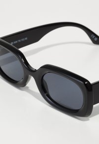 Thumbnail Image 4