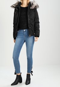 VILA Jersey de punto - black