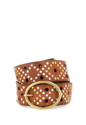 Cintura di pelle marrone con fibbia ovale dorata, decorata con borchie rotonde dorate e argentate e ritagli a forma di diamante in un motivo.
