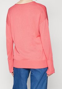 BOSS Stickad tröja - pink