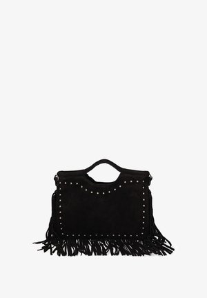 Borsa a tracolla in suede nera con borchie argentate, fondo frangiato e manico superiore. Presenta una forma semplice e strutturata e un design sobrio.