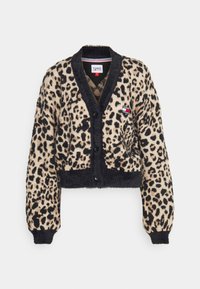 Kardigan w panterkę z czarnym wykończeniem, miękka tekstura, zapięcie na guziki oraz naszywka z logo na klatce piersiowej. Krótki fason z długimi rękawami.