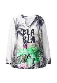 Chemise à manches longues en blanc et noir, présentant un imprimé tropical avec des palmiers et un texte de style graffiti dans des couleurs vives, y compris des accents verts.
