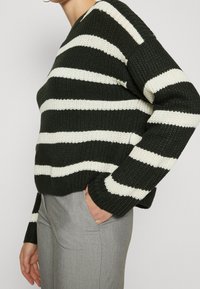 JDY Strickpullover - dark green