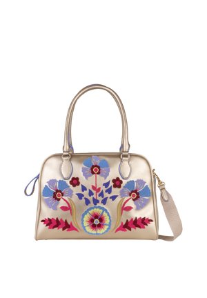 Gouden handtas met twee handvatten en afneembare riem, versierd met grote blauwe en rode geborduurde bloemenpatronen aan de voorkant.