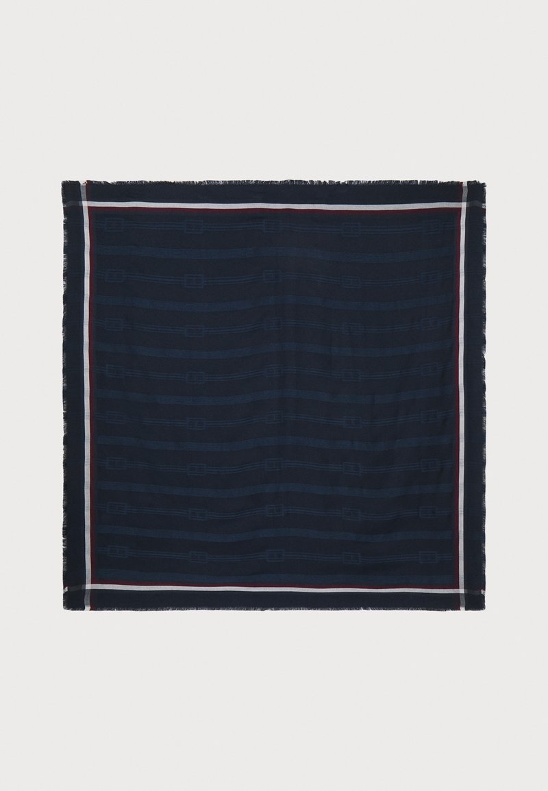 Marineblauer Schal mit dezenten horizontalen Mustern, abgeschlossen mit Fransen und einem gestreiften Rand in Rot und Weiß. Weicher, strukturierter Stoff.