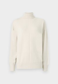 Cremfarbener, gestrickter Rollkragenpullover mit langen Ärmeln und gerippten Bündchen und Saum, auf einem schlichten weißen Hintergrund gezeigt.