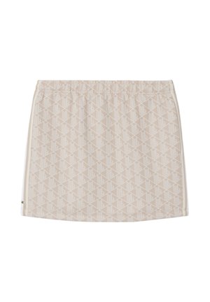 Beige minirok met een geometrisch patroon over de hele stof, elastische tailleband en witte strepen aan de zijkant, plat gelegd op een witte achtergrond.