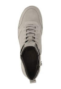 Grau Wildleder Stiefelette mit runder Spitze, gepolstertem Schaft und seitlichem Reißverschluss. Besitzt eine strukturierte Zunge und tonale Schnürsenkel.