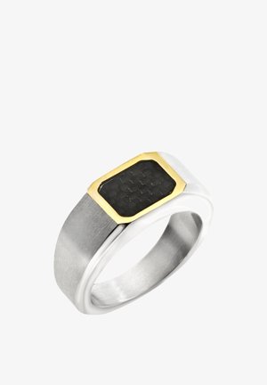 Silberner Metallring mit einer flachen schwarzen rechteckigen Einlage, umrandet von einem dünnen goldenen Rahmen, in einem Winkel auf weißem Hintergrund gezeigt.