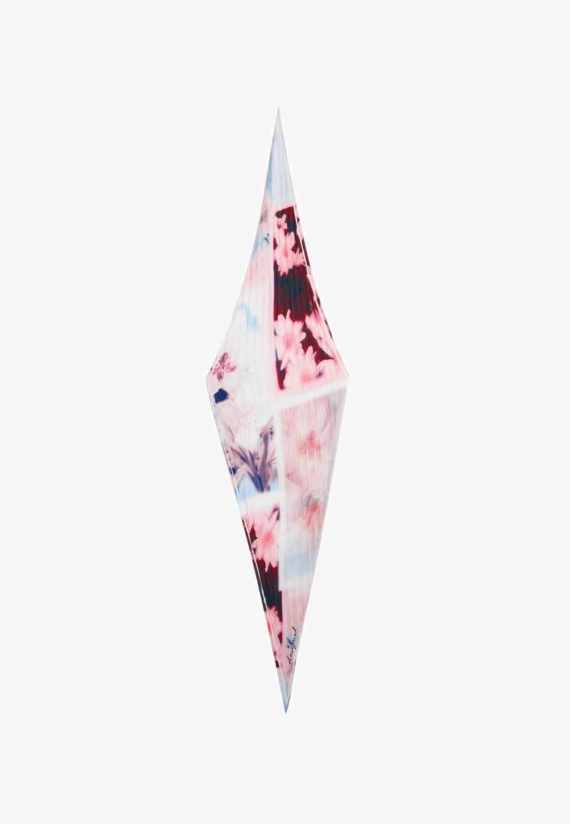 Paraguas con estampado floral que presenta flores rosas y rojas sobre un fondo blanco. Diseño plisado con forma puntiaguda, fabricado con tela ligera.
