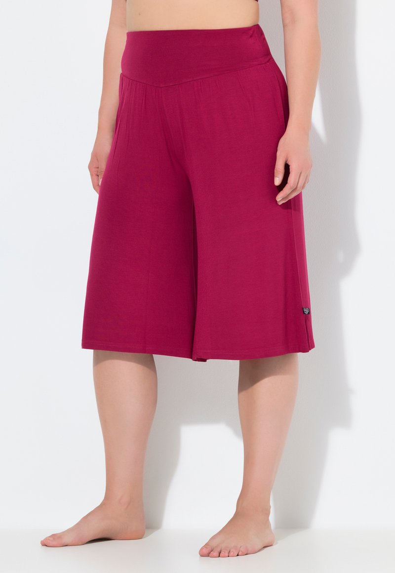 Magenta wijde, cropped broek met een zachte elastische tailleband, met een gladde textuur en een klein logo etiket aan de zijkant.