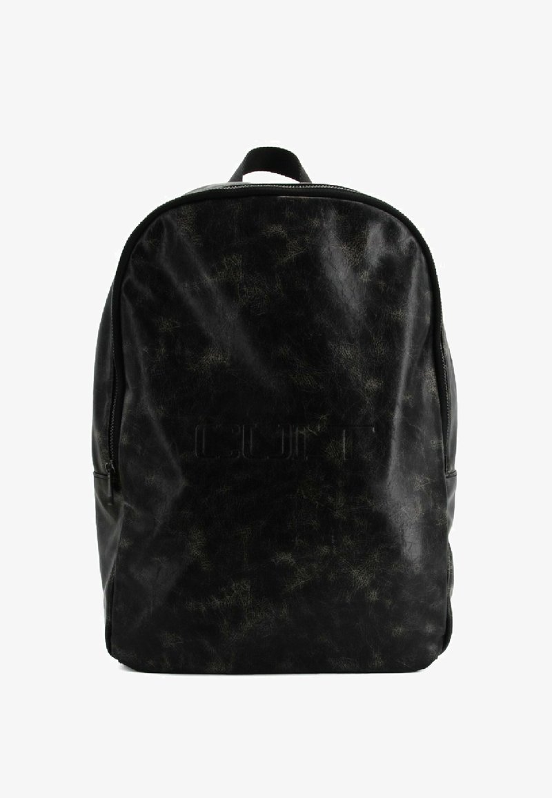 Zaino nero realizzato in materiale testurizzato, con forma arrotondata, cerniera frontale e un motivo sottile con design minimalista.