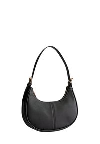 Borsa a tracolla in pelle nera a forma di mezzaluna, con una texture liscia e una tracolla singola; caratterizzata da accessori in tonalità oro e chiusura con zip.