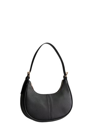 Borsa a tracolla in pelle nera a forma di mezzaluna, con una texture liscia e una tracolla singola; caratterizzata da accessori in tonalità oro e chiusura con zip.
