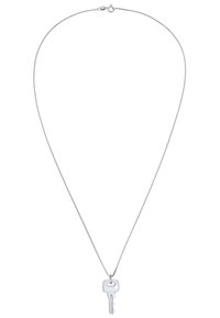 Collana d'argento con un pendente a forma di chiave, dotato di una testa rettangolare e un motivo dei denti finemente dettagliato. La catena è delicata e liscia.