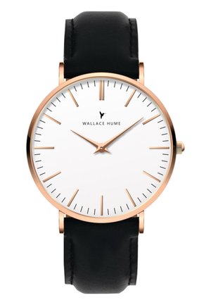 Montre-bracelet Wallace Hume avec cadran blanc, boîtier doré, bracelet en cuir noir, index et aiguilles dorés indiquant 9h10.
