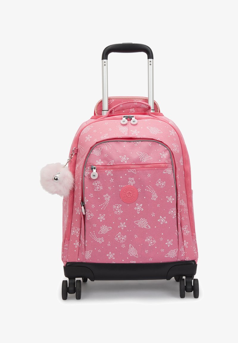 Rollenreisetasche aus pinkem Stoff mit weißen Blumenmustern, metallischem Griff, zwei Reißverschlussfächern und einem flauschigen Anhänger. Vier Räder für Mobilität.