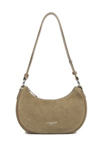 Borsa in suede color taupe con una silhouette curva, tracolla singola e dettagli in hardware argentato. Presenta una chiusura superiore con zip.