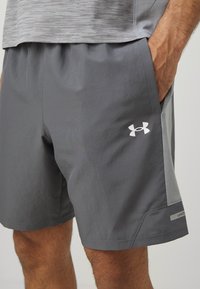 Under Armour UTILITY SHORTS - Športne kratke hlače - castlerock/steel/white