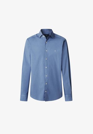 Camisa de manga larga azul hecha de tela de algodón, con un cuello clásico, cierre de botones en la parte delantera y un pequeño logo bordado en el pecho.