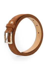 Brązowy pasek do zegarka z zamszu z gładkim, skórzanym wnętrzem, wyposażony w złocistą klamrę i liczne otwory do regulacji.