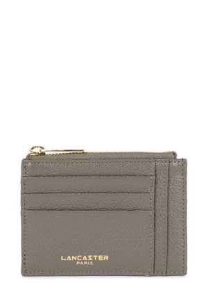 Portafoglio grigio in pelle con tasca con zip, molteplici scomparti per carte e logo del marchio in oro in rilievo. Superficie testurizzata con design minimalista.