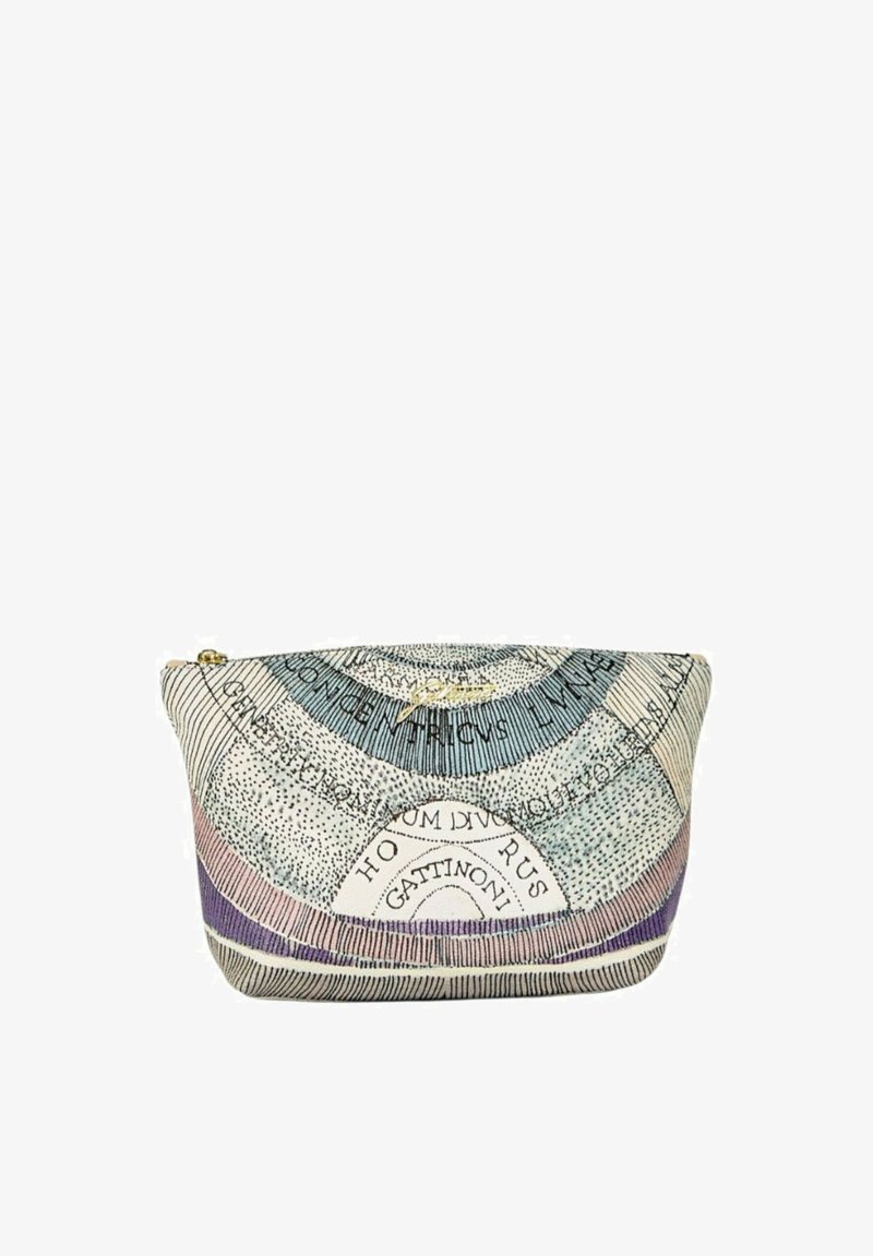 Suorakulmainen kangaspussi vetoketjulla, koristeltu ympyräkuviolla ja latinalaisella tekstillä mustissa, sinisissä ja violeteissa sävyissä beigen taustalla.