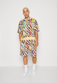Carlo Colucci UNISEX - Rövidnadrágok - white/multicolor