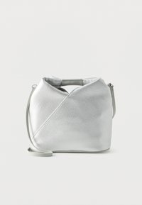 Ei valittu, silver-coloured