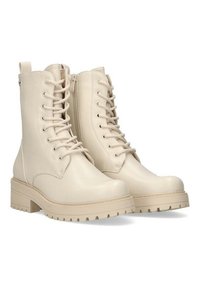 Botas de cordones de imitación de cuero en color beige, con superficie texturizada, puntera redonda, suela gruesa y cremallera lateral para facilitar su uso.