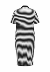 Černo-bílé proužkované šaty s krátkými rukávy, kulatým výstřihem a přiléhavým střihem, vyrobené z měkkého, elastického materiálu.