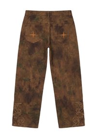 Pantalon marron tie-dye avec poches arrière comportant une broderie étoile et une broderie florale près du bas des deux jambes.