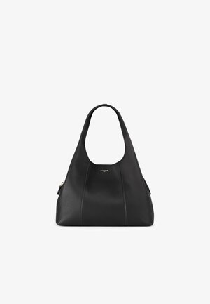 Schwarze Lederhandtasche mit abgerundetem Schulterriemen, strukturierter Oberfläche, dezenten Nahtdetails und einer kleinen seitlichen Reißverschlusstasche.