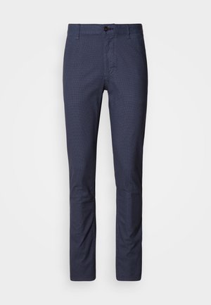 Sötétkék, slim fit nadrág finom textúrával, gombos záródással és hagyományos zsebekkel. Sima szövetfelület.