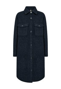 Lange donkerblauwe jas met textuur, voorzien van een knoopsluiting aan de voorkant, twee borstzakken met knoopkleppen en een klassieke kraag.