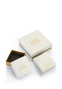 Weiße Schmuckkästchen mit goldener Schrift, in verschiedenen Größen einschließlich einer sechseckigen Form; enthalten einen schwarzen Einsatz und umweltfreundliche Etiketten.