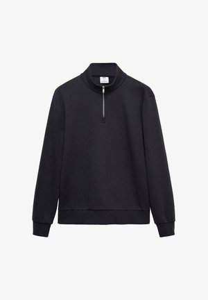 Crni pulover s duksericom izrađen od mekog materijala s visokom ovratnikom i zatvaranjem na pola munje. Ima duge rukave i opušteni kroj.