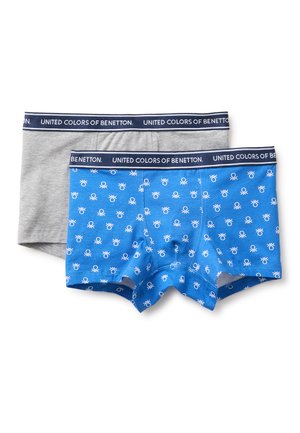 Deux paires de boxers pour hommes, une gris clair et une bleue avec de petits motifs blancs, toutes deux avec une ceinture bleu marine marquée "United Colors of Benetton."