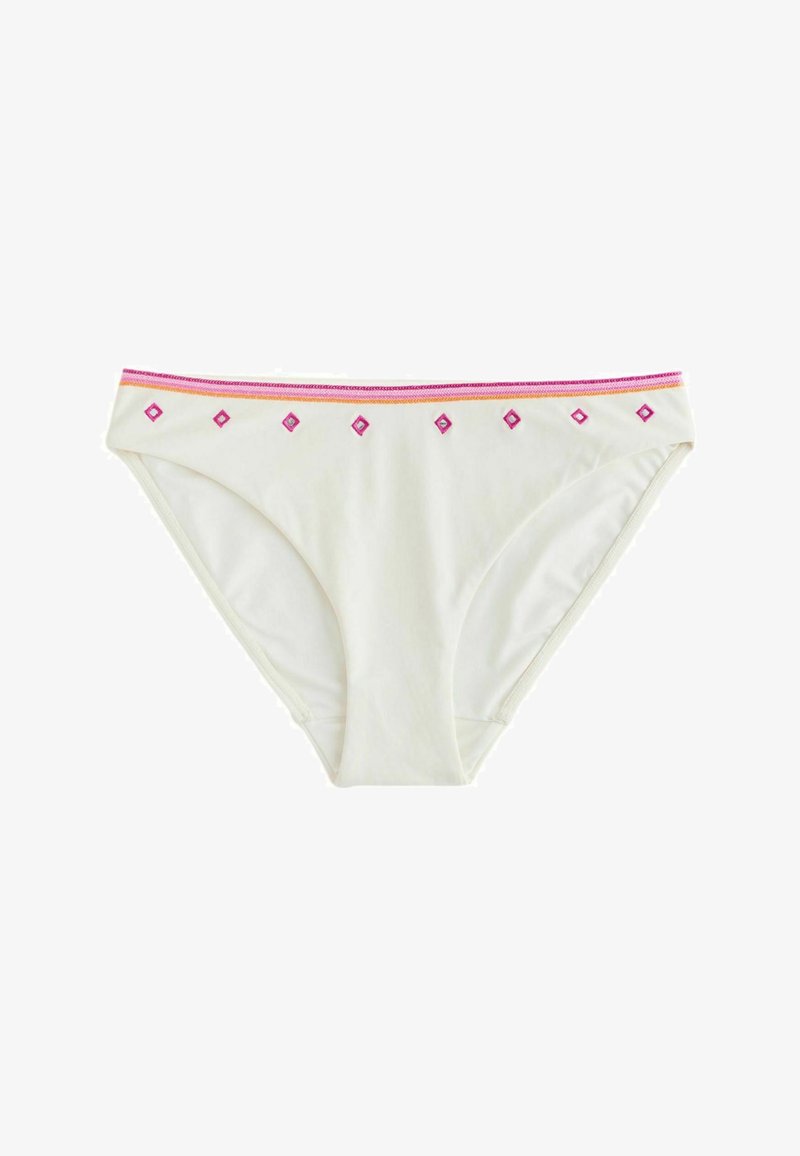 Slip de bikini blanc avec bordure cousue rose et orange et petits détails en diamant rose le long de la ceinture.