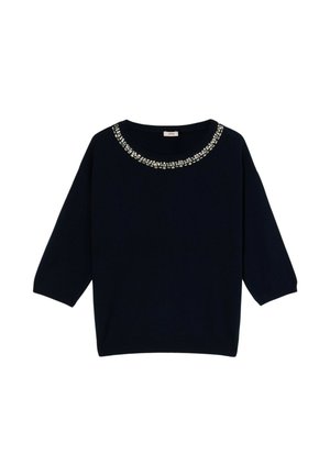 Pull en tricot bleu marine avec des manches trois-quarts et un col rond, orné de perles décoratives autour du col.
