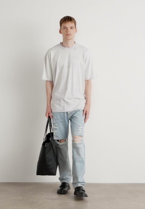 DUTYE - Print T-shirt - open purple4