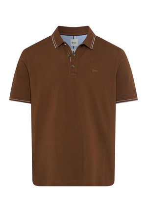 Brun polo shirt med krave, korte ærmer, to-knap lukning og hvide accentstriber på kraven. Har et diskret logo.