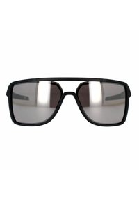 Occhiali da sole neri con grandi montature affilate e lenti specchiate. Texture liscia con hardware minimo e design elegante.